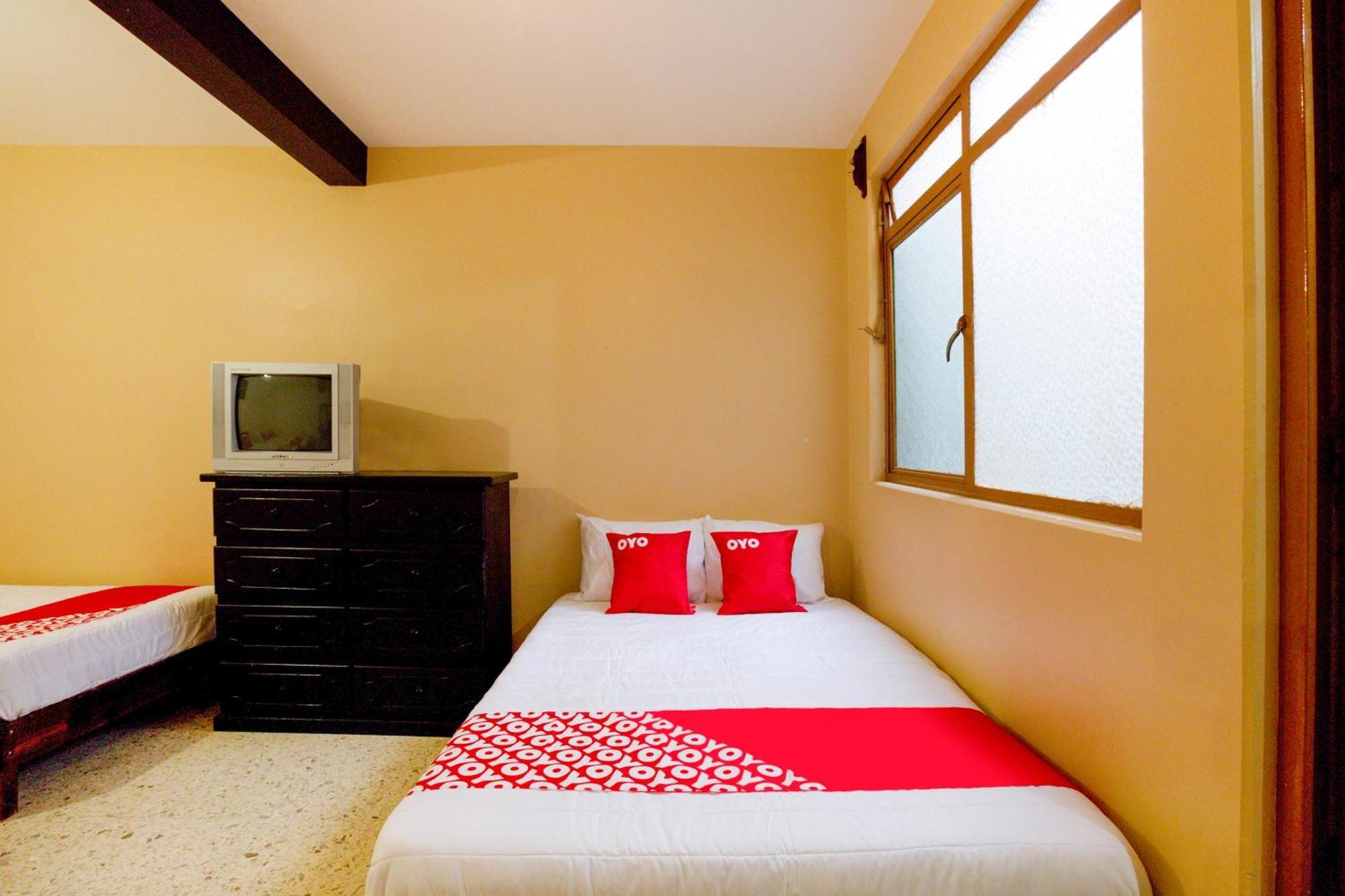 Oyo Emperador, Hotel 3*