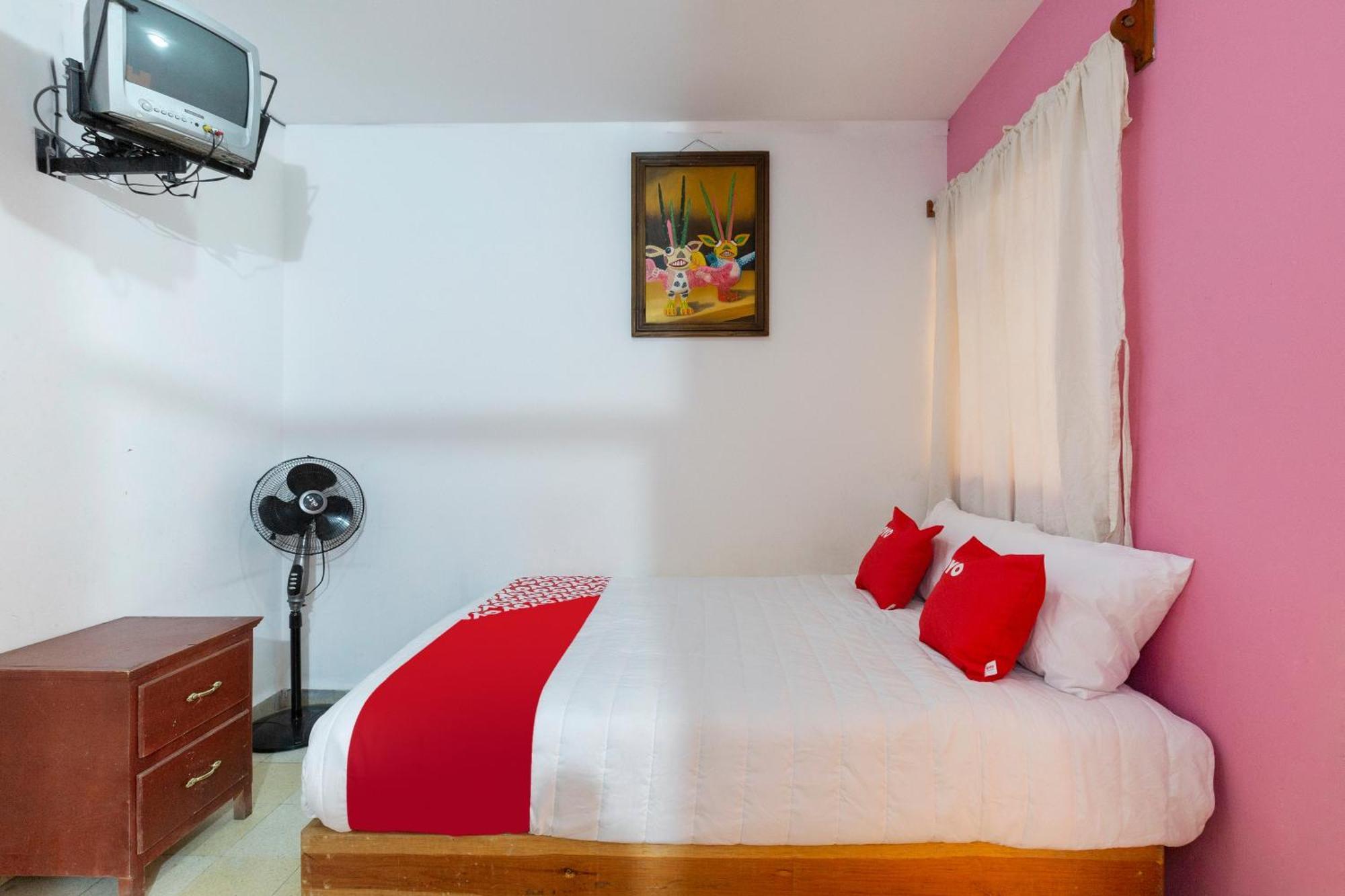 Oyo Emperador, Hotel 3*