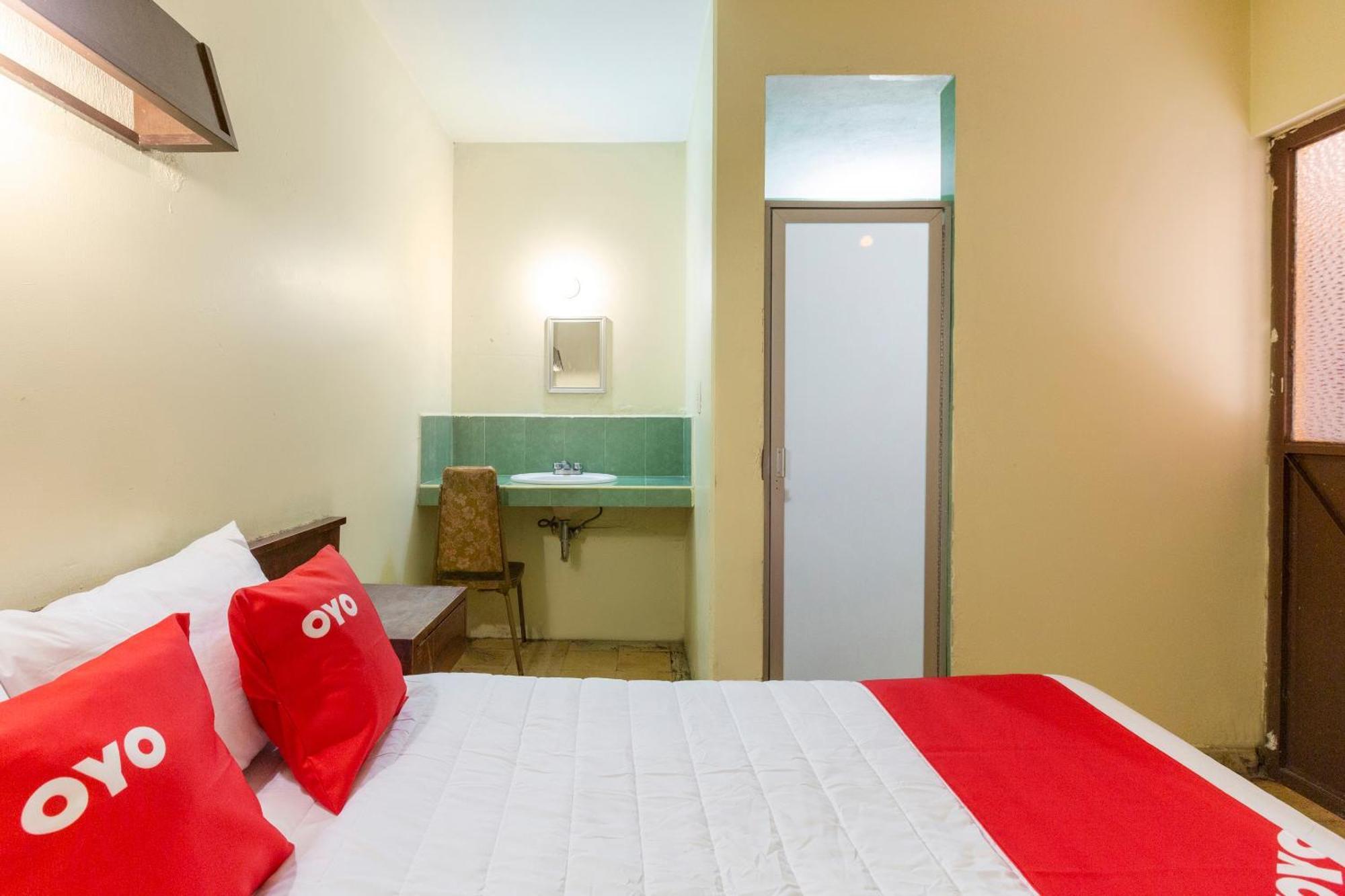Oyo Emperador, 3*