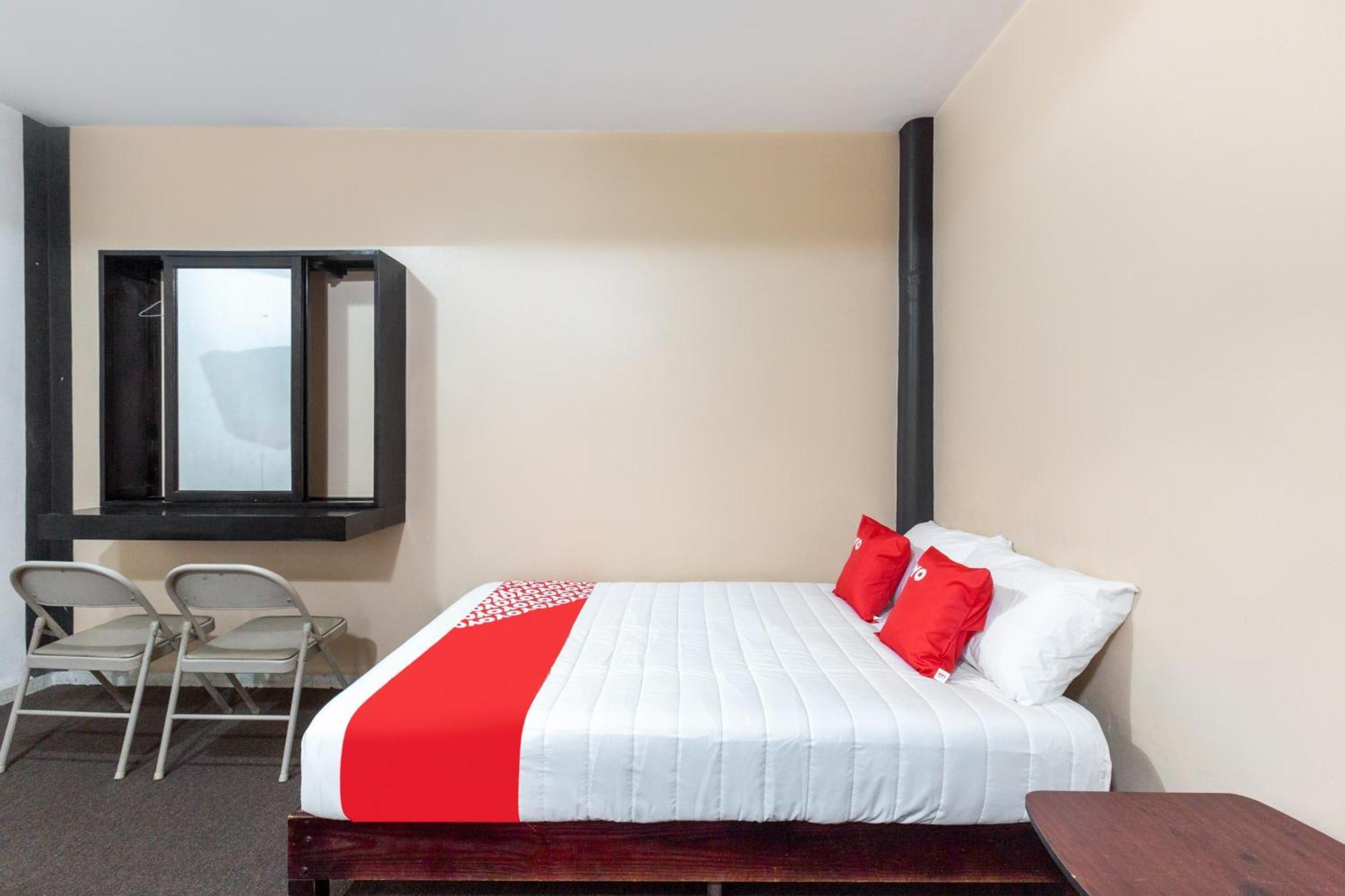 Oyo Emperador, Hotel 3*